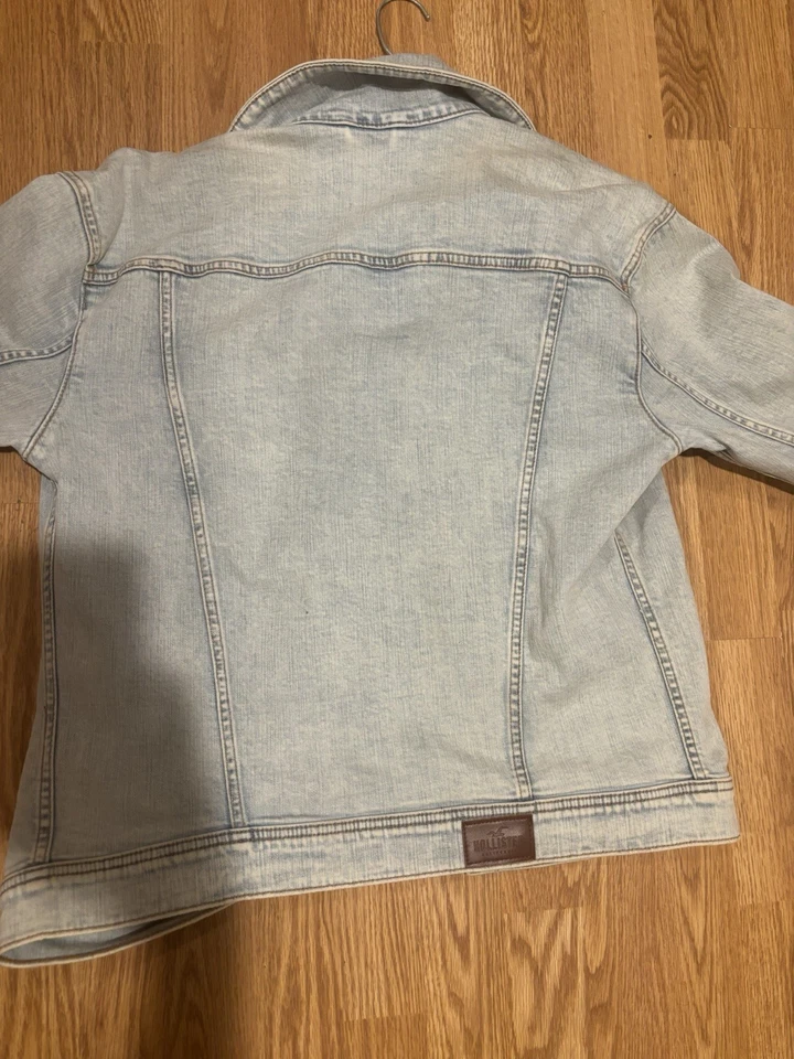Chaqueta vaquera HOLLISTER talla L para hombre lavada ligera calce relajado desgastado Foto 4 de 4