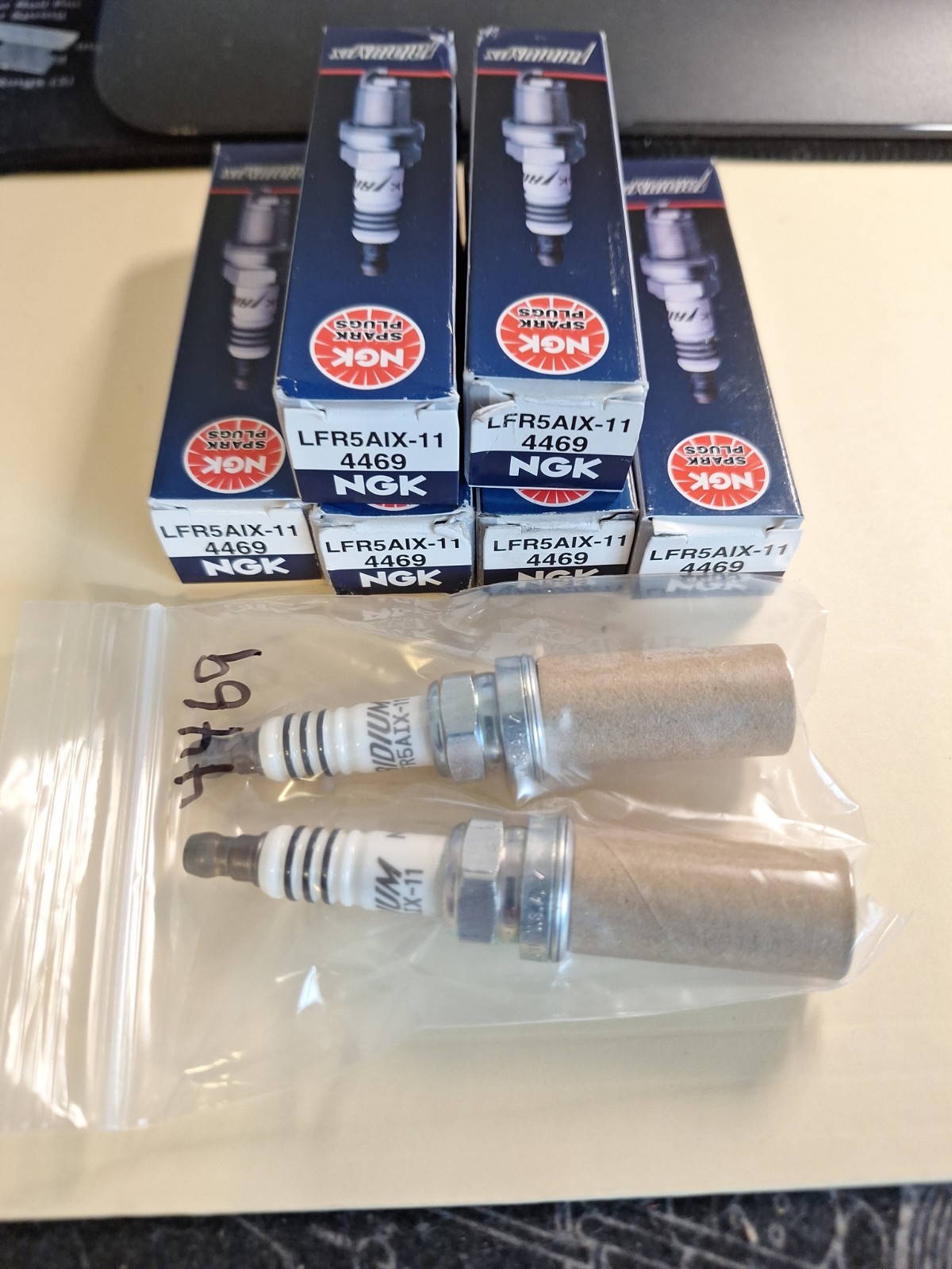 Pack of 8 Genuine NGK Iridium IX Spark Plugs. 4469 Dodge Jeep Ram 5.7 6.4 