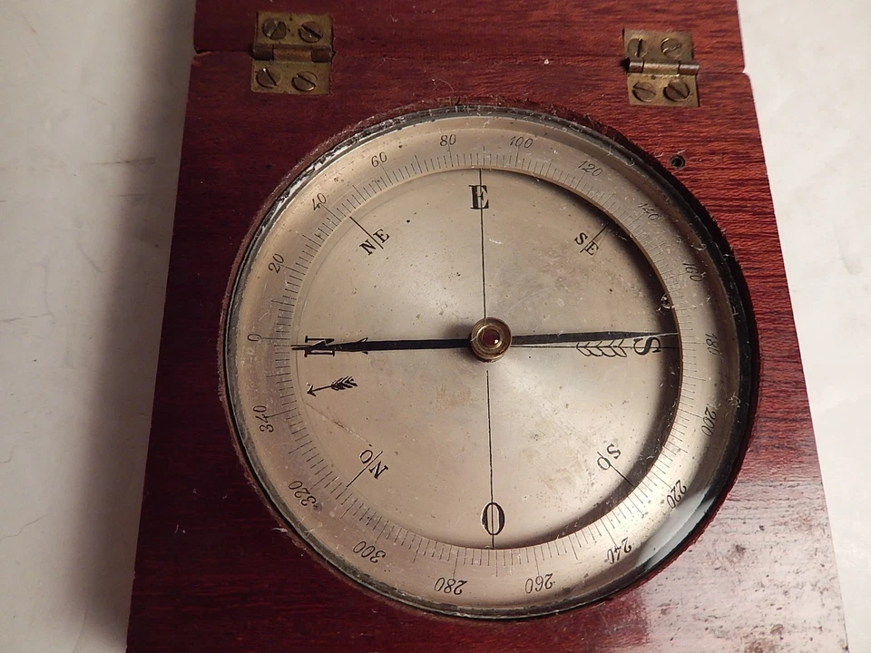 Hermosa Brújula de Viaje Antigua De Colección Funcionando Estuche de Caoba Excelente Estado Foto 2 de 3