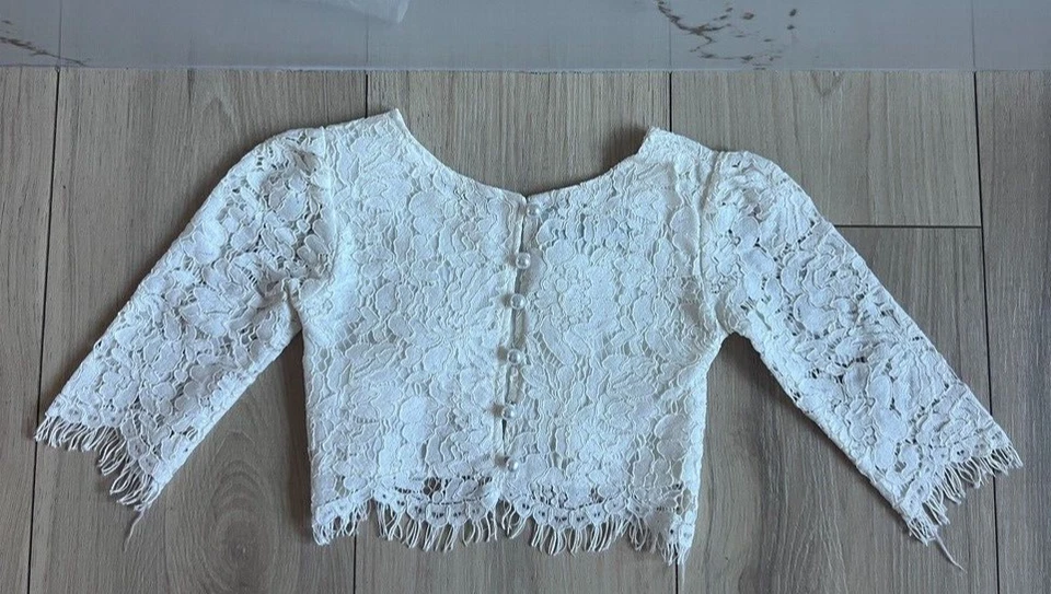 Camisa Top de encaje corto para niñas con flores 2T 3T blanca floral ribete de vieira espalda perlada Foto 3 de 4