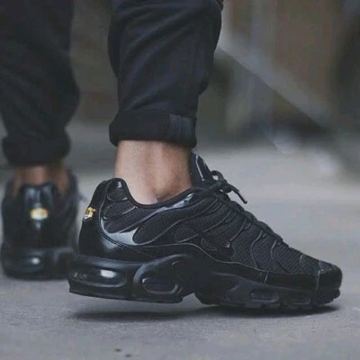nike tn triple black