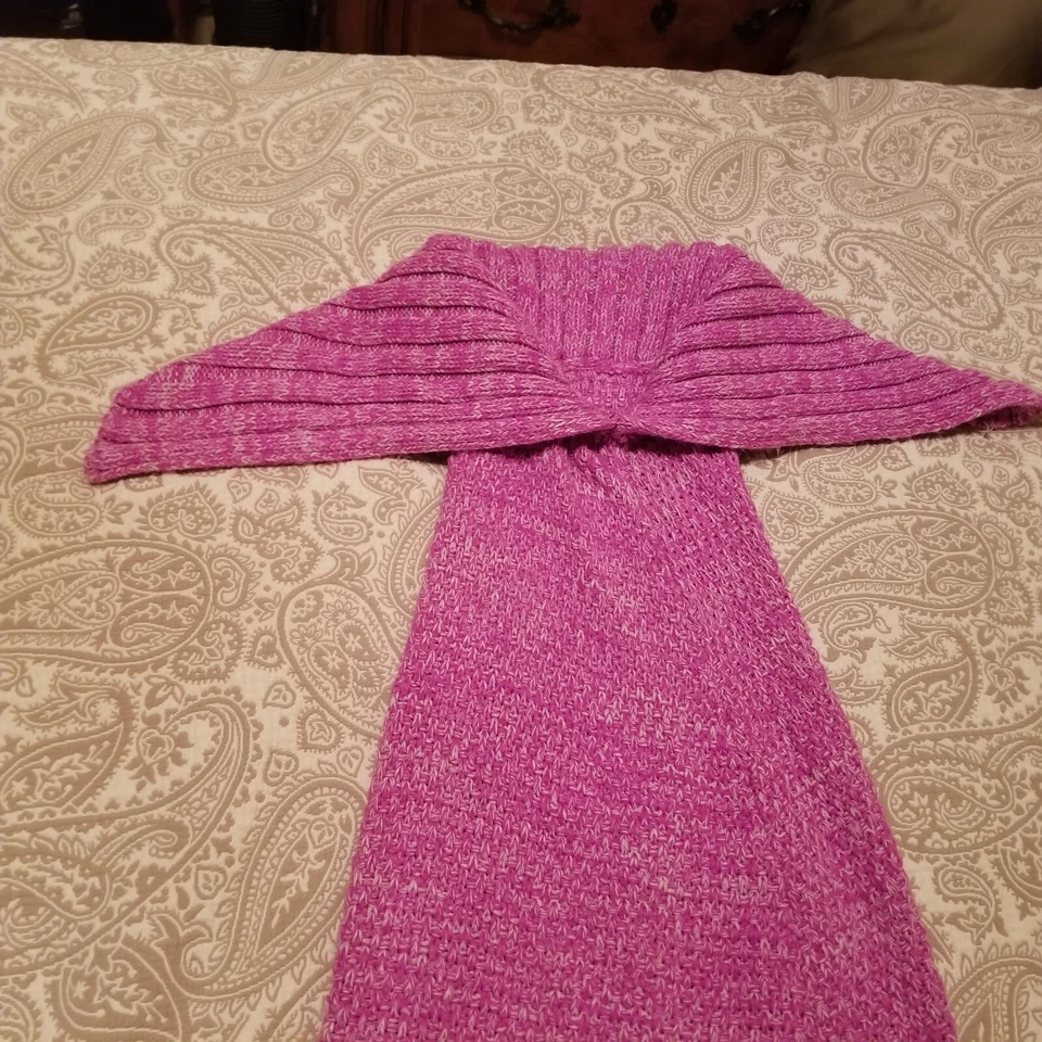 Manta Sirena Envoltura Rosa Tejida Grande Abanico Cuento 54" Largo Usada en Excelente Condición Foto 4 de 4