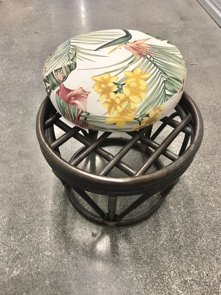 Otomana de bambú vintage. Foto 3 de 4