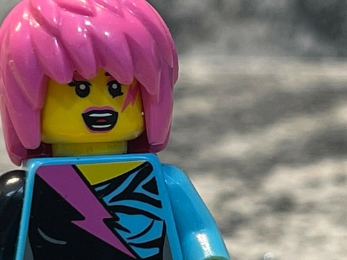 LEGO Serie 7 - Minifigura 8831 Punk Rocker Girl con cabello rosa - Imagen 3 de 6