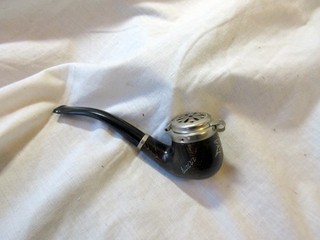 A VINTAGE SWISS LUZERN SMOKING ESTATE PIPE WITH WIND GUARD.