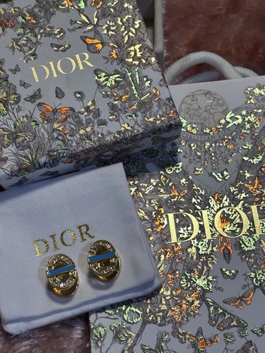 Boucles d'oreilles Dior neuves boite et dust bag inclus