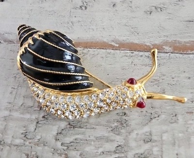 RARE NOLAN MILLER SNAIL Shell Enamel & Crystal Goldtone BROOCH/PIN #3526