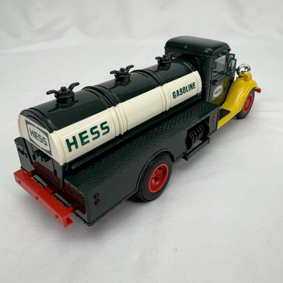"Hess ""First Hess Truck"" винтажный 1982 новый в отличном состоянии фары работают" - Изображение 2 из 4
