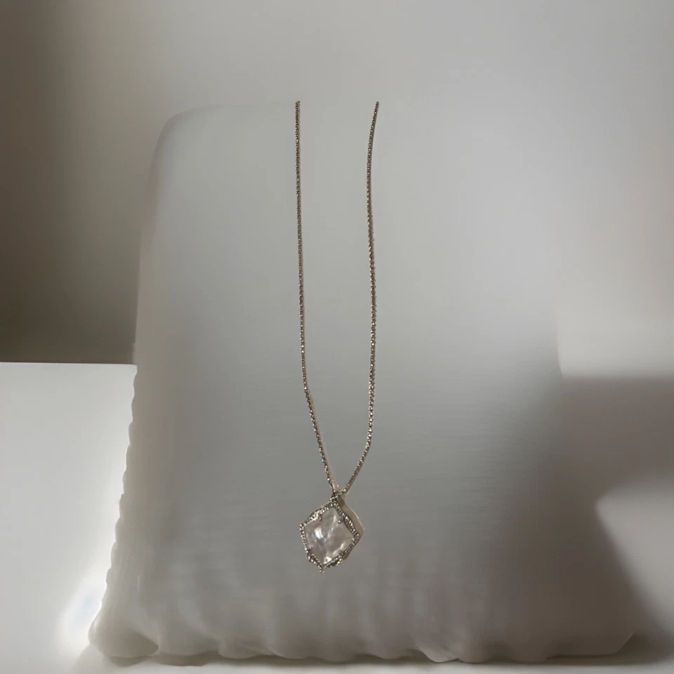 Collar Kendra Scott Plata con Marfil Madreperla Colgante Ajustable Foto 2 de 3