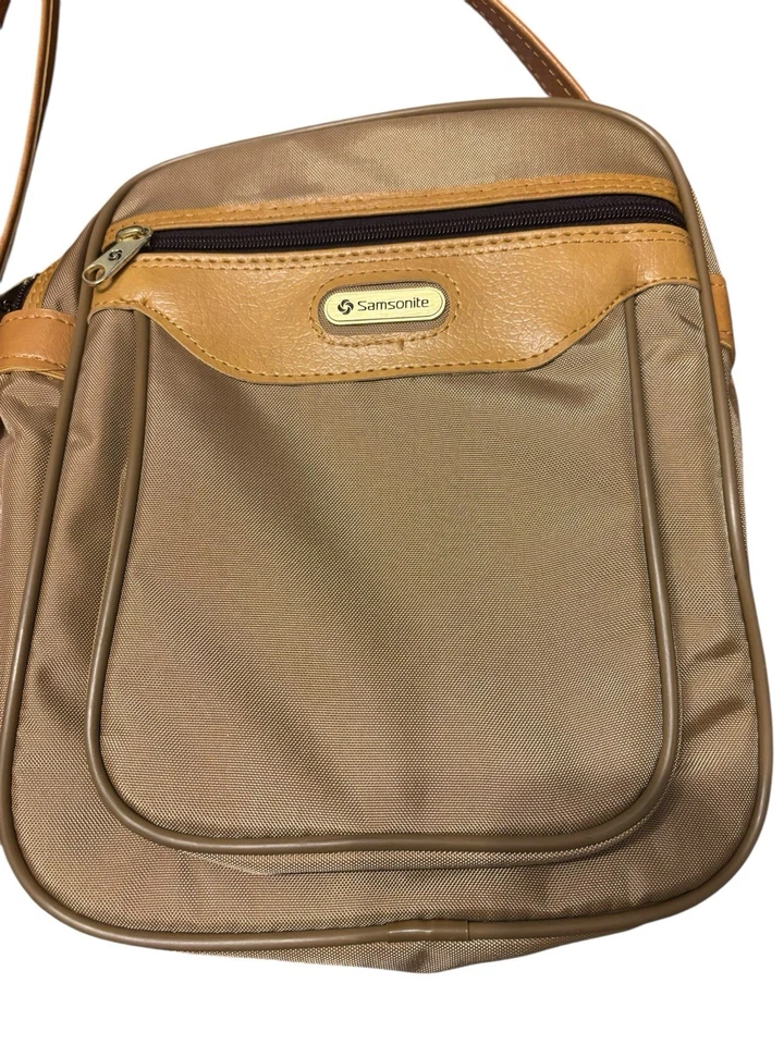 Bolsa de almuerzo aislada marrón tostado Samsonite estuche de viaje Foto 2 de 4