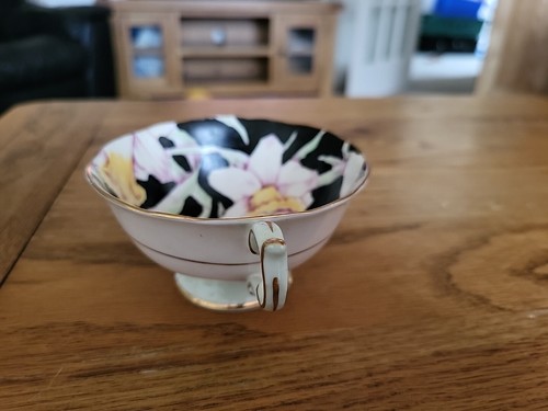 Coppa da tè Bone China Paragon FootedTeacup doppia garanzia - nero con interni in narciso - Foto 4 di 13