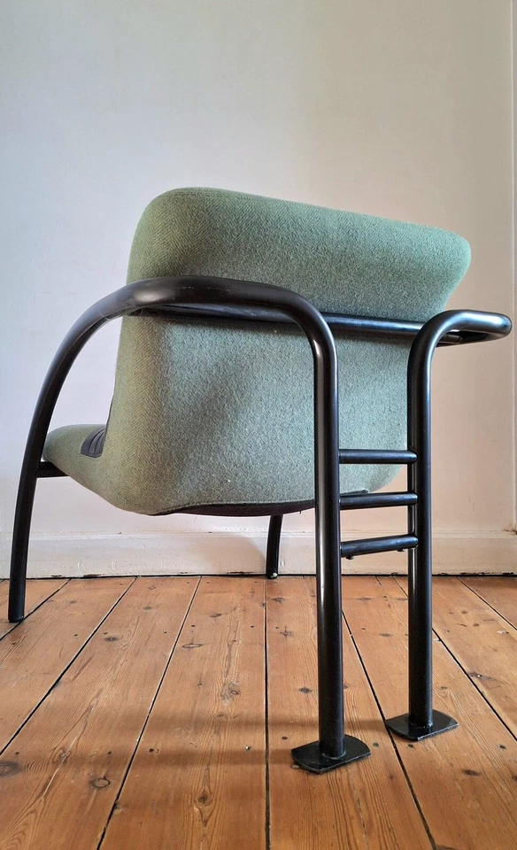 Fauteuil vintage édité par Airborne, meuble siège design.  - Photo 2/4