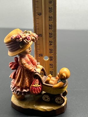 アンリ人形　✽.オーナメント　【Sweet Arrival・Baby girl】 ANRI ITALY Hand Carved Painted Figurine Little Nanny Girl Stroller