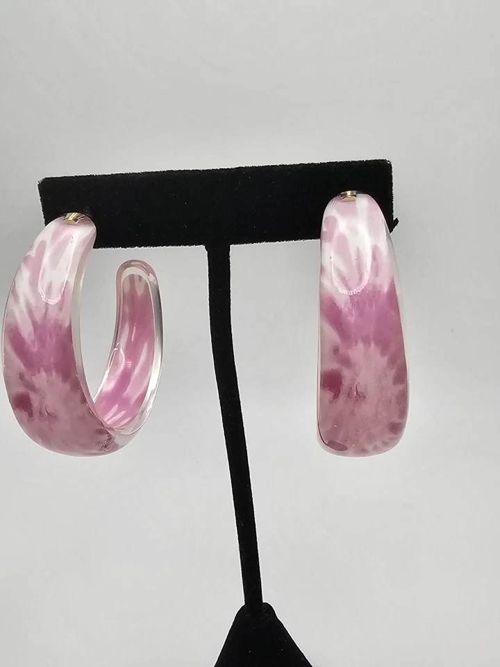 Современные серьги-кольца с лавандой и люцитом Alison Lou ювелирные изделия - Изображение 2 из 4