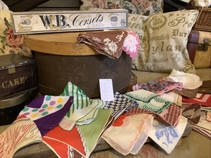 2705🌟Vintage 1940-50s COLORFUL  CRAFT Geometric PRINT Handkerchiefs Lot 25 #8