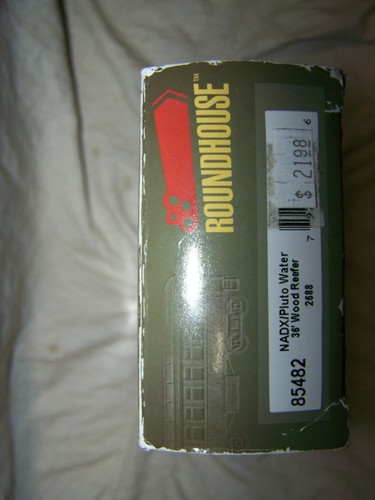 Roundhouse #85482 HO Scale 36' Wood Reefer NADX/Pluto Water(RTR) - Picture 19 of 19