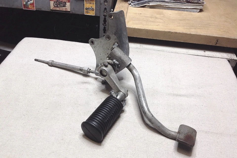 Controles de freio médios Harley FX Shovelhead Super Glide/Low Rider (OEM, L1972-77) - Imagem 2 de 4