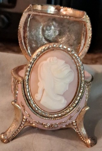 VTG EGG SHAPED CAMEO TRINKET MUSIC BOX, Sankyo, Pink & Gold Tone, Made in Japan