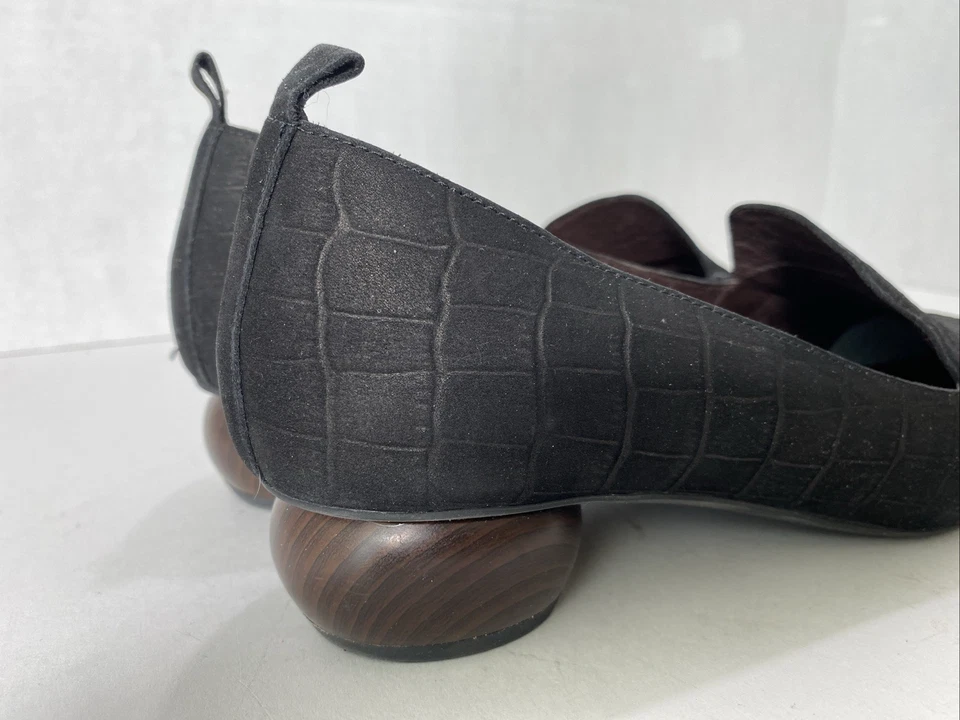 Mocasines Jeffrey Campbell VIONA PUNTA COCODRILO CUERO NEGRO EN RELIEVE Talla 7 En muy buena condición Foto 3 de 4