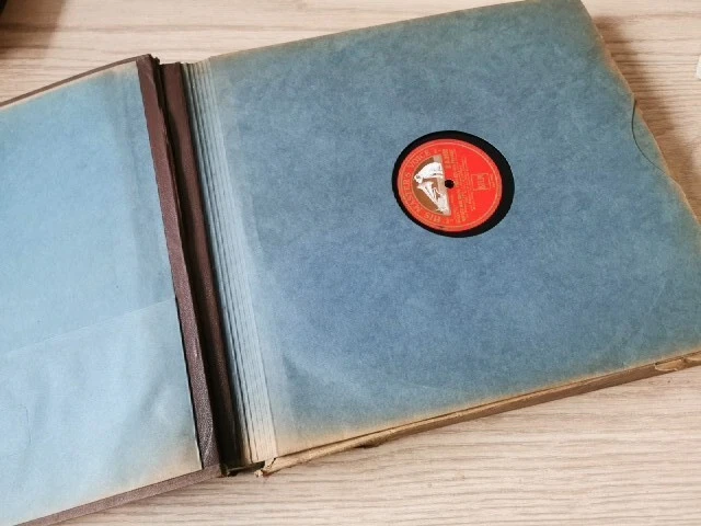 Vintage "His Masters Voice Vinyl Album mit 11x 78 1/min Schallplatten Puccini La Boheme - Bild 3 von 4