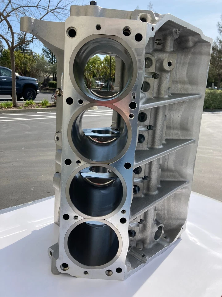 Bloque de aluminio desnudo Shelby 427 FE Foto 2 de 4
