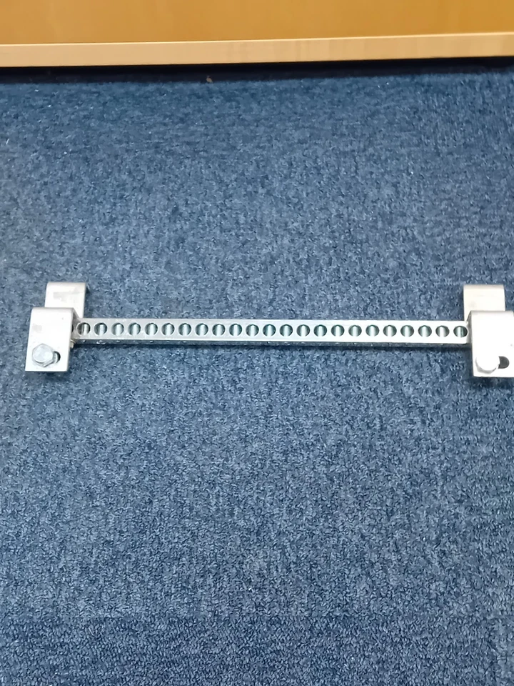 Eaton / Memshield 2 - 400 amp Earth Bar taken from a 12 way Panel board). - Image 2 of 4