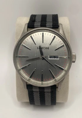 Reloj Nixon The Sentry negro/gris/plateado necesita batería - Imagen 1 de 4