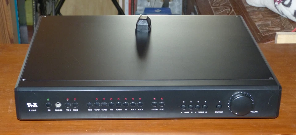 T+A P-1220R HighEnd Vorverstärker +Phono MC!+Fb top Zust. Service bei T+A 2/2024 - Bild 2 von 4
