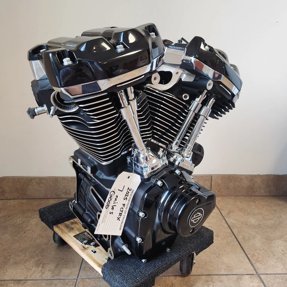 Conjunto de motor Harley-Davidson 2024-2025 Road/Street Glide M8 117Ci 7 millas Foto 2 de 4
