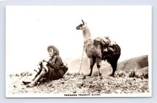 Ecuador indio con flauta y llamas RPPC "Indígena Tocando Quena" Nueva York foto de portada