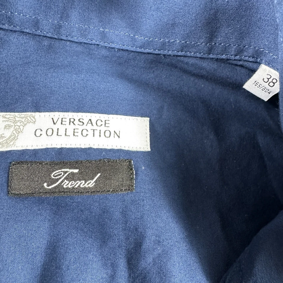 Colección Versace Tendencia Actual Sólido Azul Profundo L/S Botón Frontal Talla 15/38 Foto 4 de 4