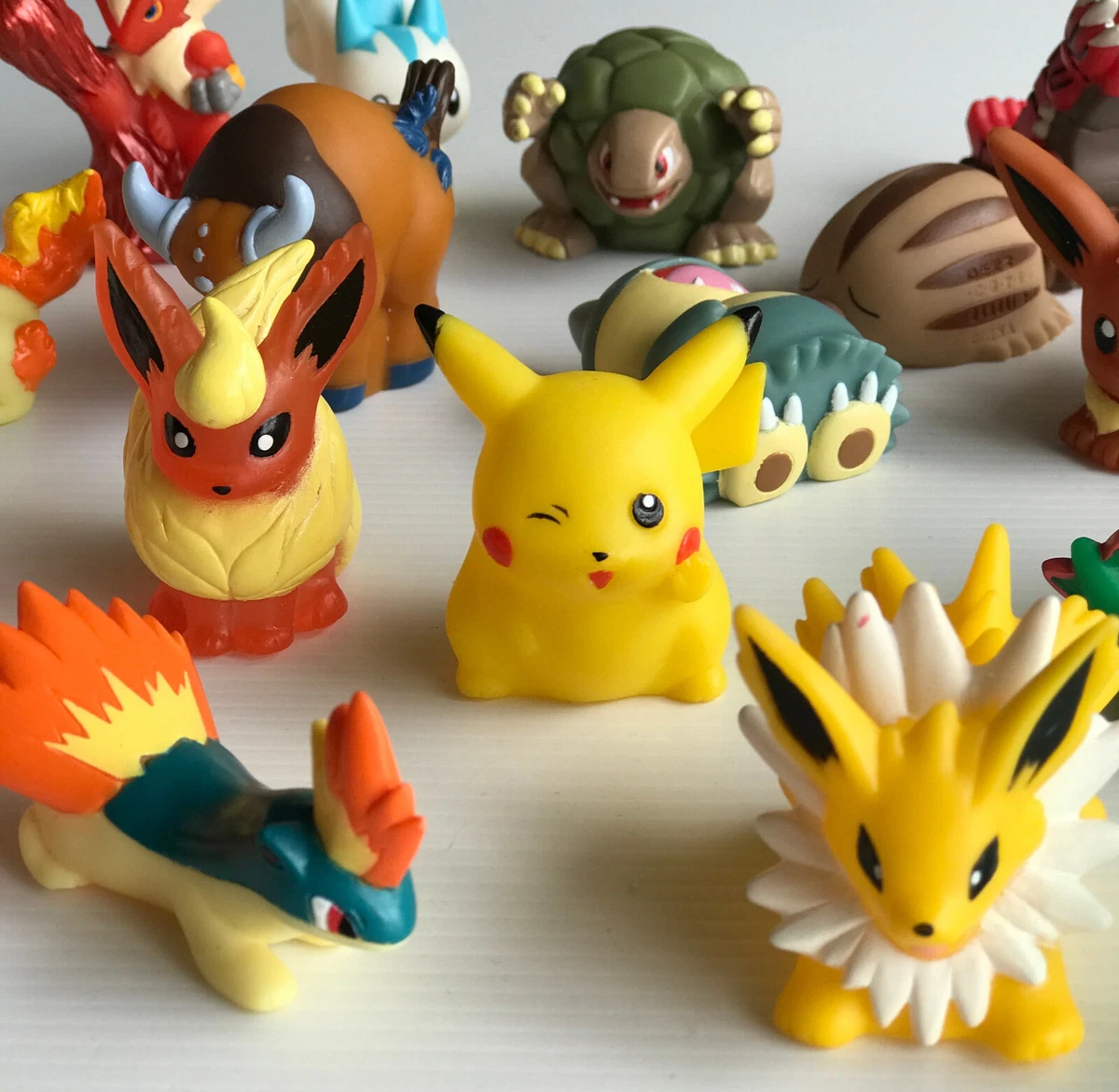 Figurines Pokémon Psykokwak Mimiqui et Nounourson Bandai : King Jouet,  Figurines Bandai - Jeux d'imitation & Mondes imaginaires