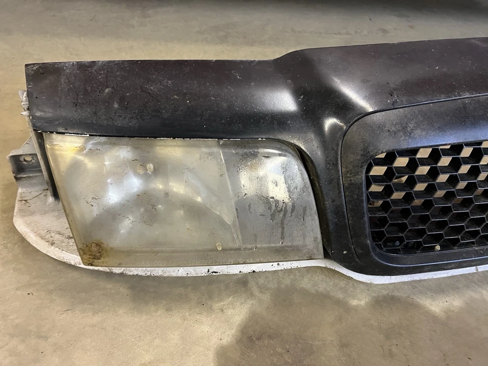 Ford Crown Victoria 1998-2011 panel de cabezal/rejilla RS MONTAJE SUPERIOR PESTAÑA ROTA FOTO 9 Foto 4 de 4