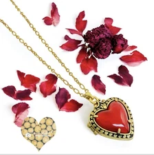 Kendra Scott Disney Snow White Vintage Gold Locket.