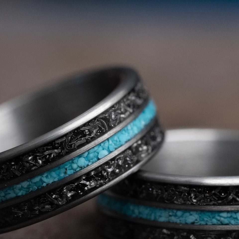 Alianza de boda única de 8 mm con anillo de carburo de tungsteno premium meteorito x turquesa para hombre Foto 2 de 4