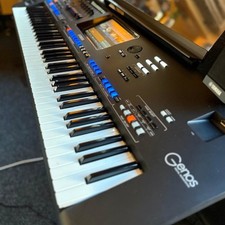 YAMAHA Genos + GNS-MS01 ❘ Digital Workstation ❘ Speaker + Flightcase ❘ GEBRAUCHT