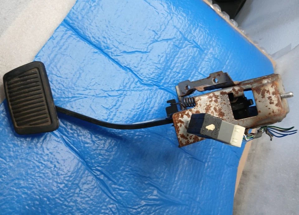 Conjunto de pedal de freno OEM para montaje en piso Toyota Prius 2006-2009 Foto 3 de 3