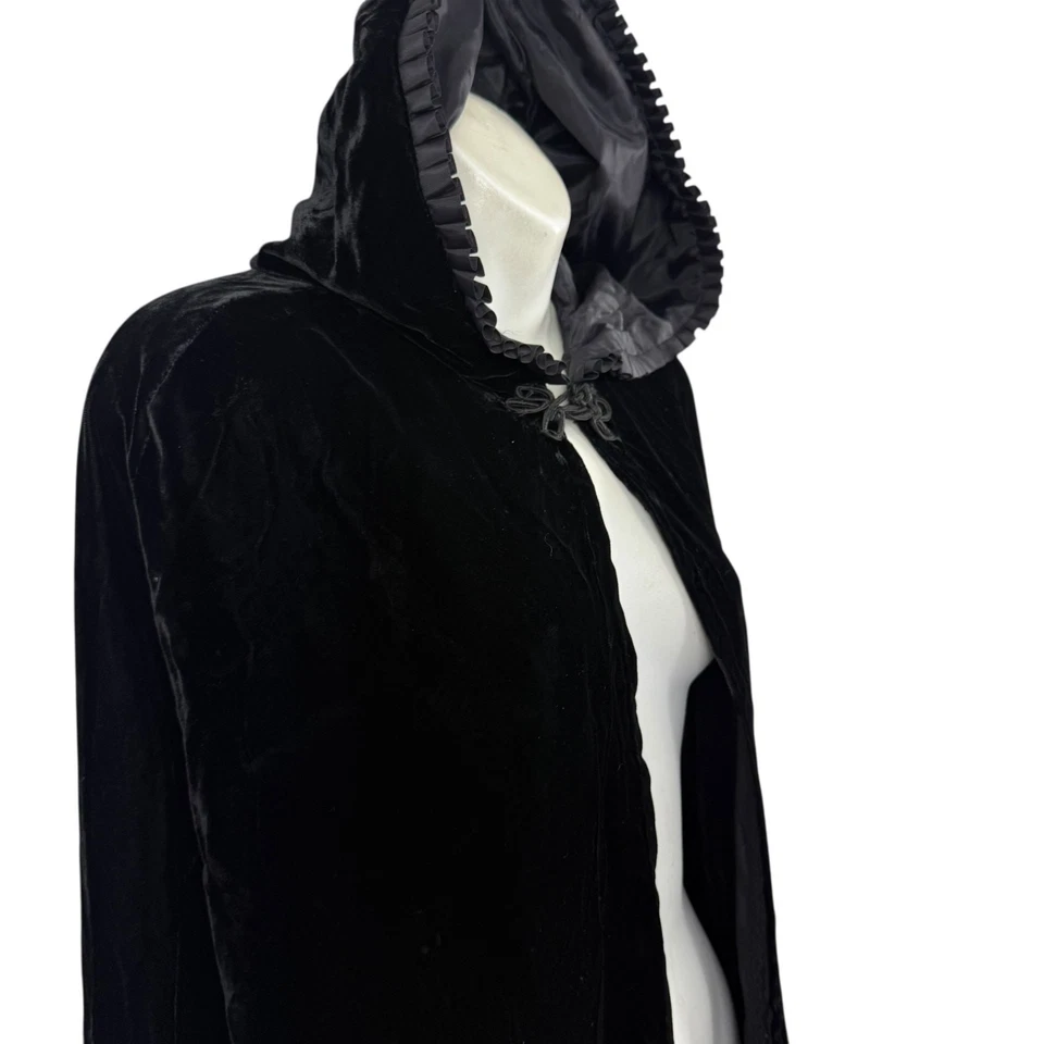 Capa con Capucha Nadine Vintage Terciopelo Hecha en EE. UU. Larga Capricho Plisado Volantes O/S Foto 4 de 4