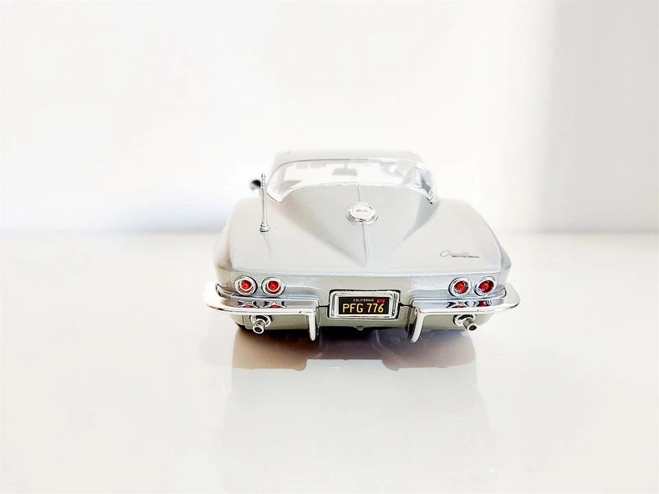 Chevrolet Corvette Grigio Metallizzato del 1965 - 1/18 Maisto - Immagine 4 di 4