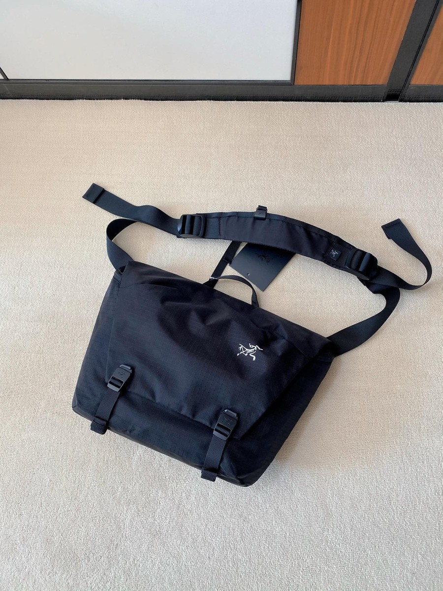 New Arc'teryx Granville 10L Multi-purpose crossbody New Arc'teryx Granville 10L Multi-purpose crossbody