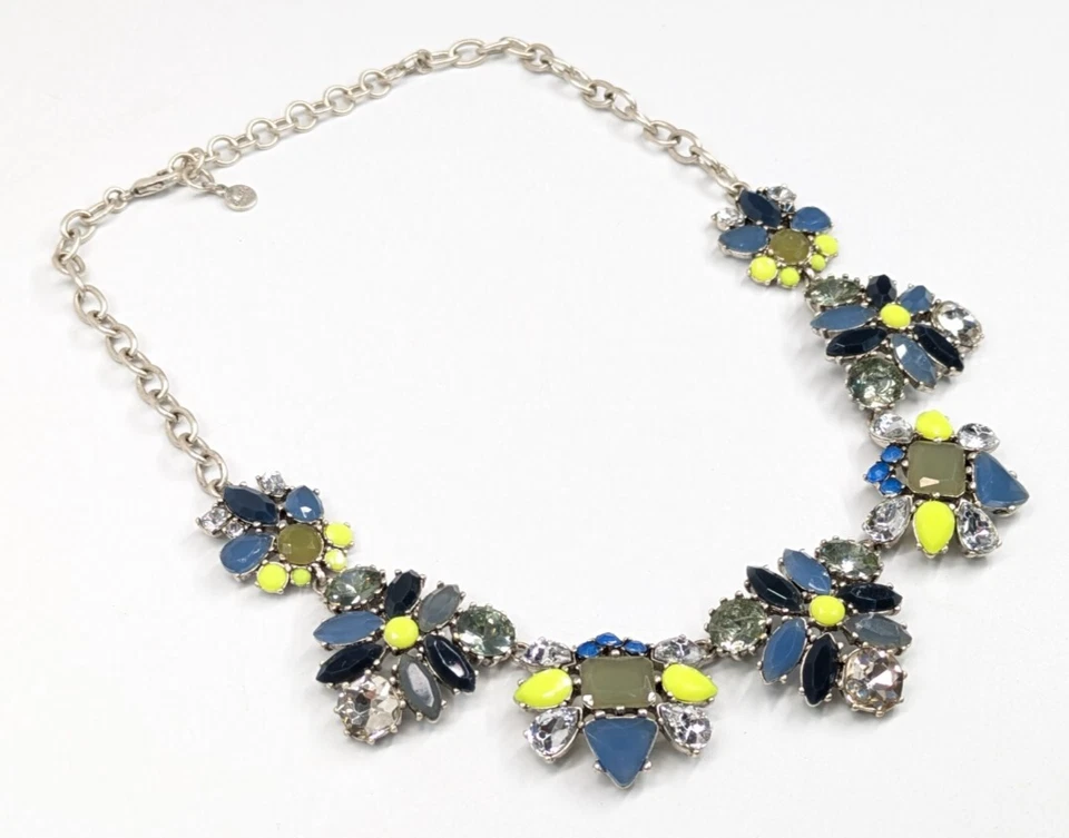 Collar Stella & Dot Amarillo, Azul y Gris Acrílico Floral Colgantes Tono Plata Foto 4 de 4