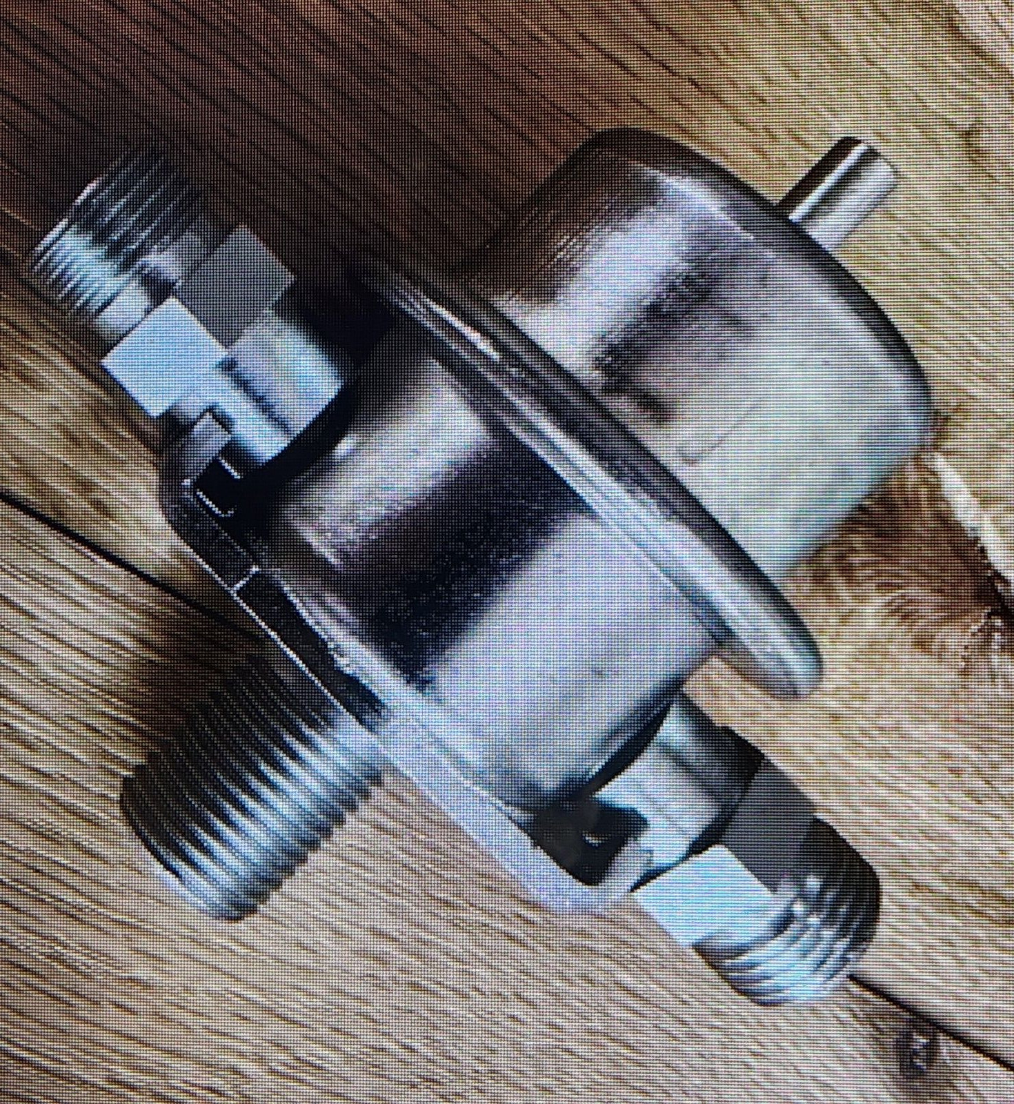 FUEL PRESSURE REGULATOR SIMILR BOSCH 0280160297 = PORSCHE 92811019804 UE73999