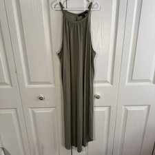 Forever 21 Green Halter Maxi Dress Women’s Size Medium Beach Travel Cruise