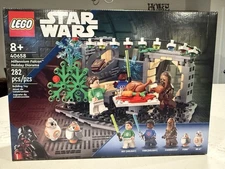 Happy Holidays LEGO Star Wars Millennium Falcon Diorama 40658 FREE SHIPPING