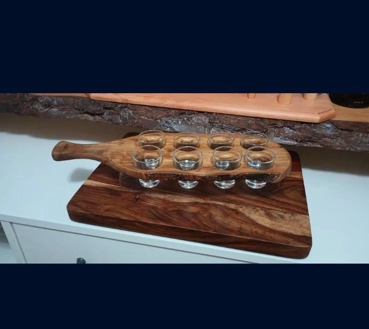 Soporte para tabla de cortar de vidrio hecho a mano. Foto 3 de 4