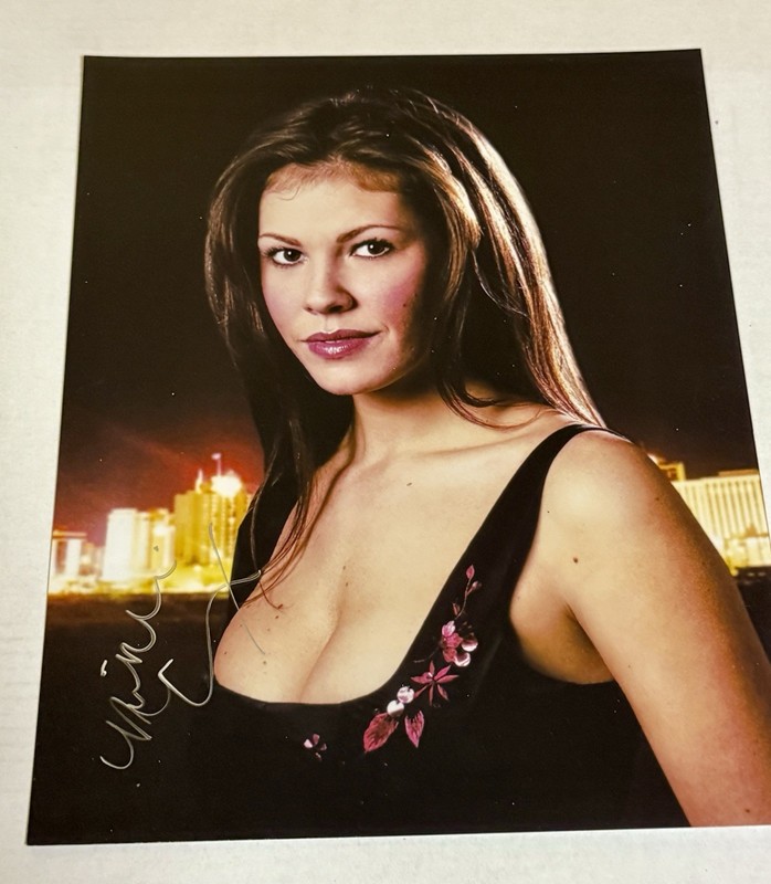 Nikki Cox hand Signed 8x10 Photo Unhappily Ever After Las Vegas