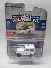 Greenlight Pursuit Series 29 1:64 Dallas Police 1977 Jeep DJ-5