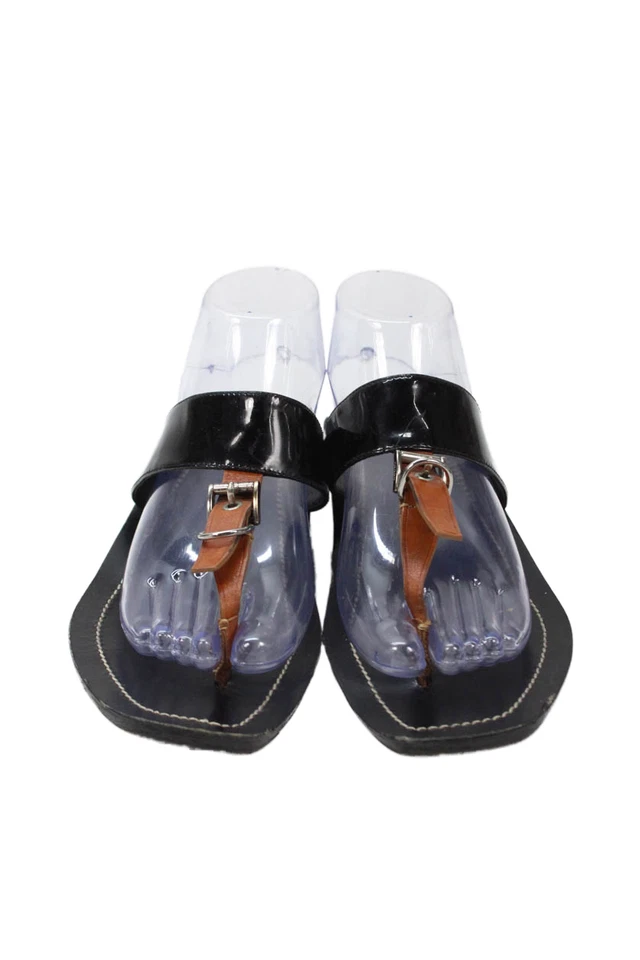 Sandálias femininas Prada com fivela e alça em T couro envernizado marrom preto tamanho 39,5 - Imagem 2 de 4