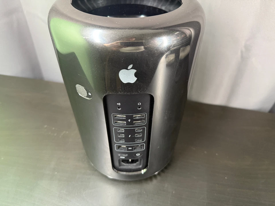 Apple Mac Pro (Late 2013, 3.5GHz 6 Core Xeon E5, D500, 16GB, 1TB SSD, Monterey) - Image 2 of 4