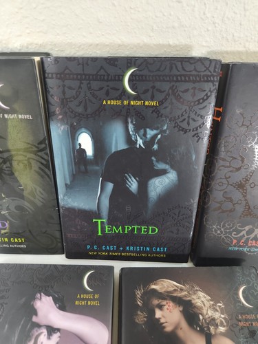 5 House of Night Novels by PC & Kristian Cast Hardback JD1018 - Foto 3 di 10